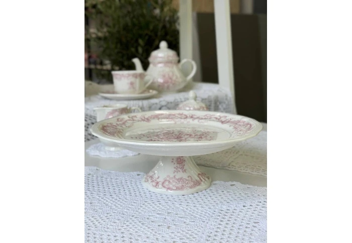 Тортовница на ножке фарфоровая Olens Гревелінген розовая 8030-536
