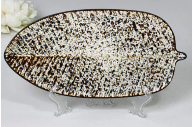 Тарілка-листок керамічна овальнаOlens Паноптікон 101-0478 (32 см)