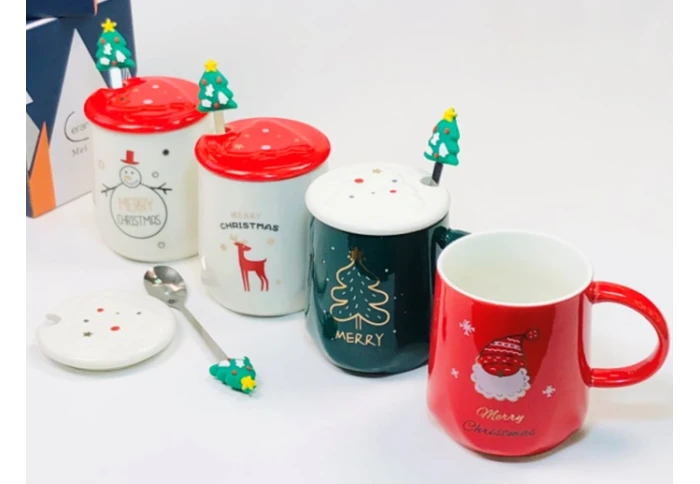 Новогодняя кружка керамическая с крышкой и ложкой Зелена ялинка 102-1085 (400 мл) Новогодняя кружка керамическая с крышкой и ложкой Зелена ялинка 102-1085 (400 мл)