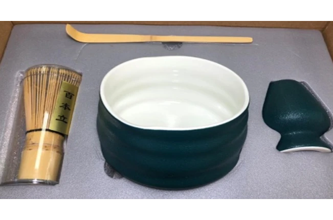 Набор посуды для чая матча Чабако-грас темно-зеленый 102-596 (4 предмета) Набор посуды для чая матча Чабако-грас темно-зеленый 102-596 (4 предмета)